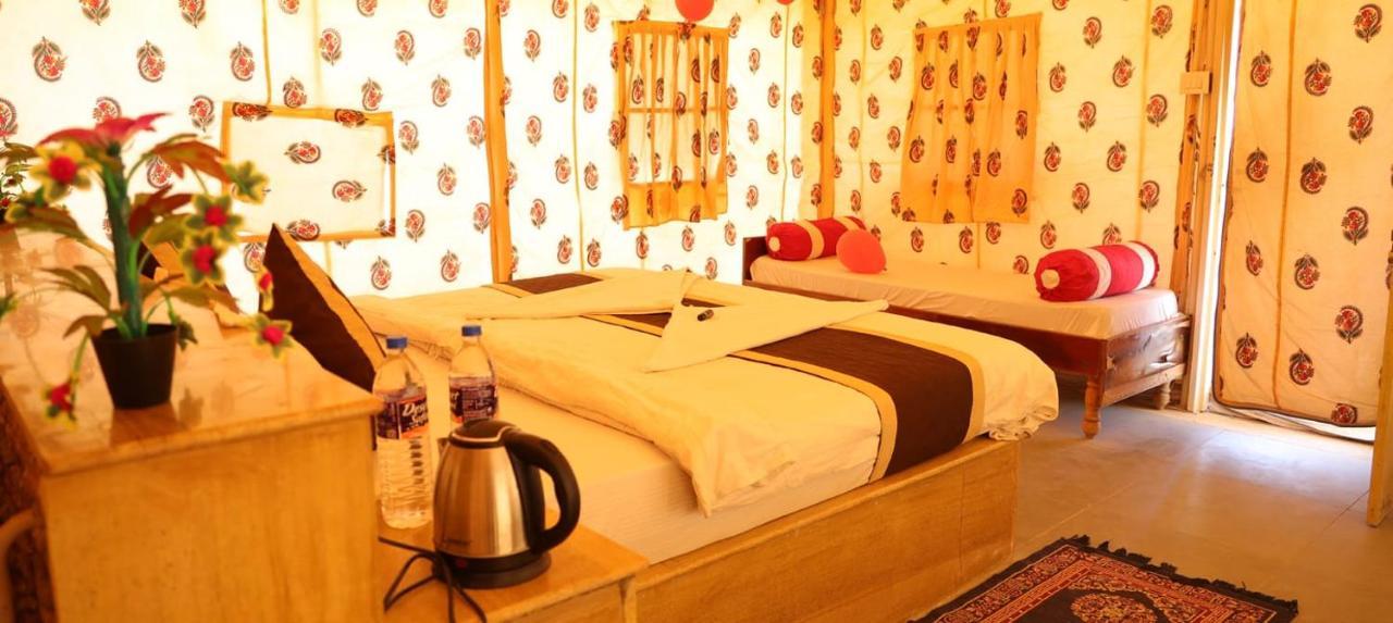 Golden Sandstone Hotel Desert Safari Camp Джайсалмер Экстерьер фото